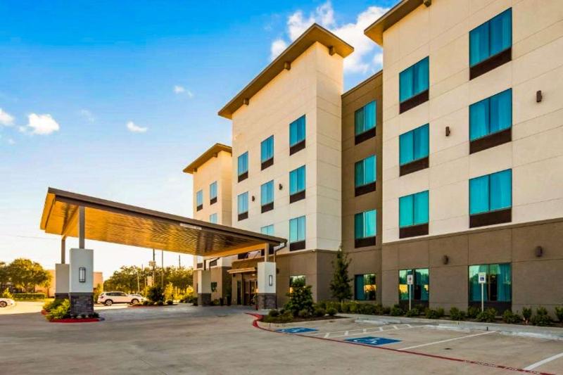 Comfort Inn & Suites Houston I-45 North - IAH - image 1