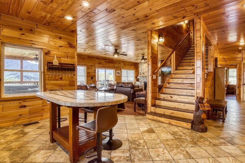 Beartastic Mountain View Lodge Game Room Hot Tub! - image 28