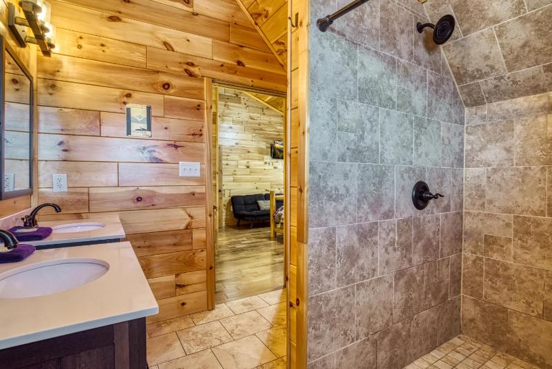 Beartastic Mountain View Lodge Game Room Hot Tub! - image 33