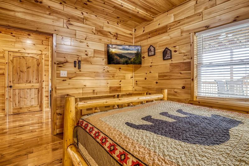 Beartastic Mountain View Lodge Game Room Hot Tub! - image 43