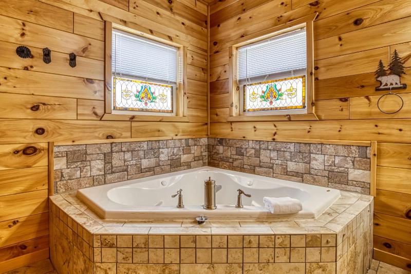 Beartastic Mountain View Lodge Game Room Hot Tub! - image 45