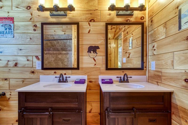 Beartastic Mountain View Lodge Game Room Hot Tub! - image 41