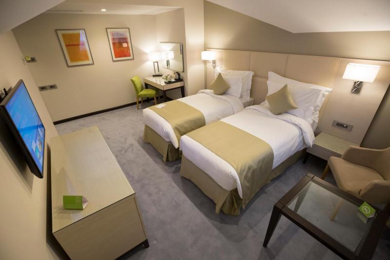 Standard Twin Room image 2