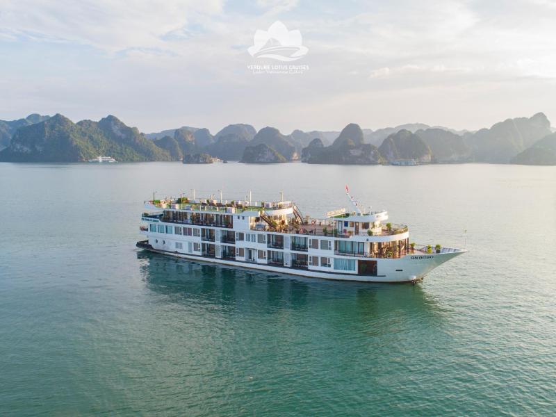 Verdure Lotus Grandeur Cruise on Ha Long Bay - image 4