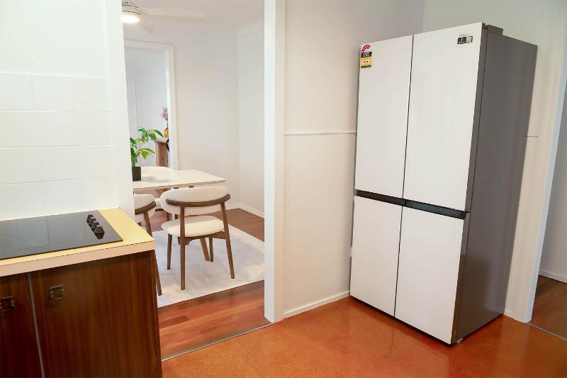 Greenslopes Retreat Stylish Stay near Hospital - image 6