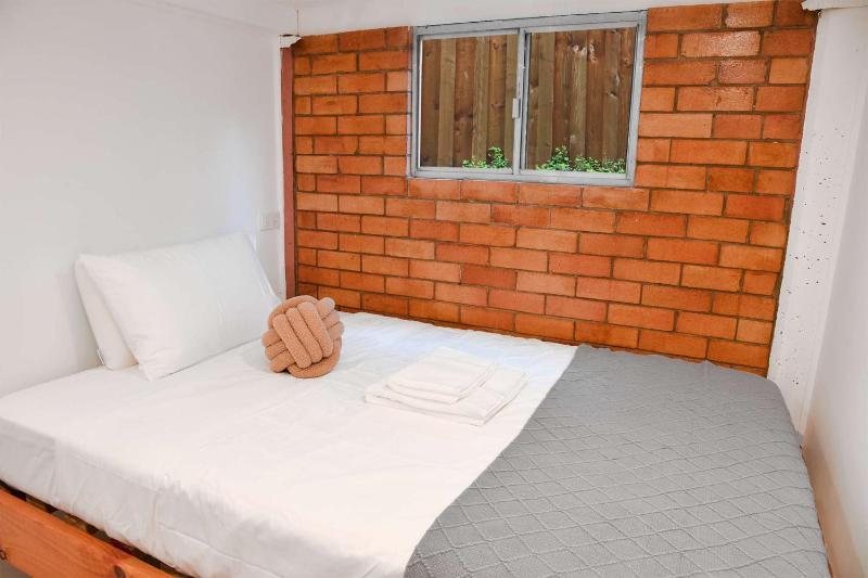Greenslopes Retreat Stylish Stay near Hospital - image 12