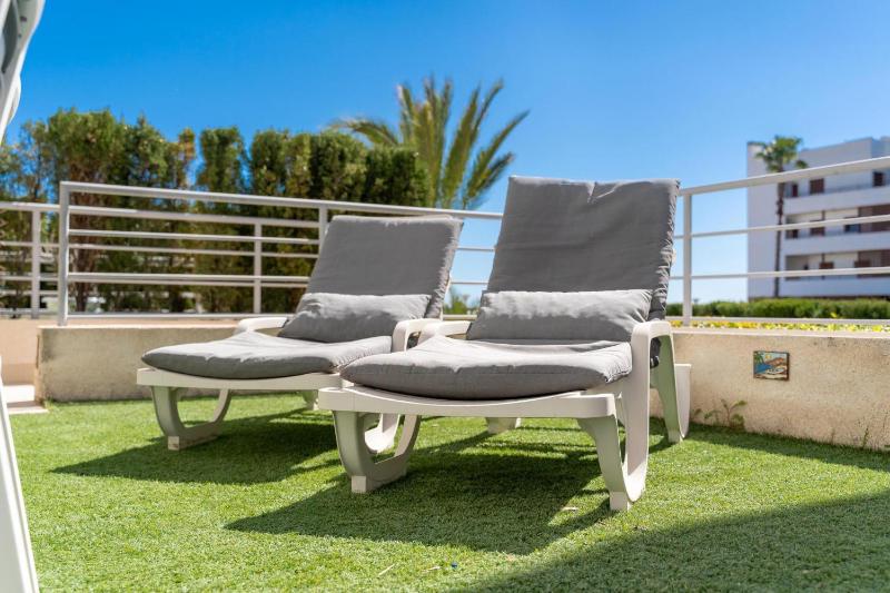 Sunlit Terrace Apartment Pool & Garden & Terrace - image 4