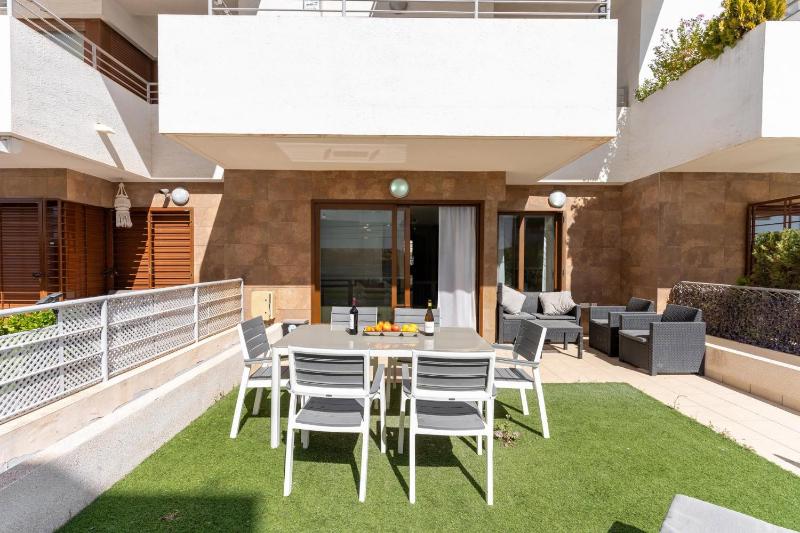 Sunlit Terrace Apartment Pool & Garden & Terrace - image 14