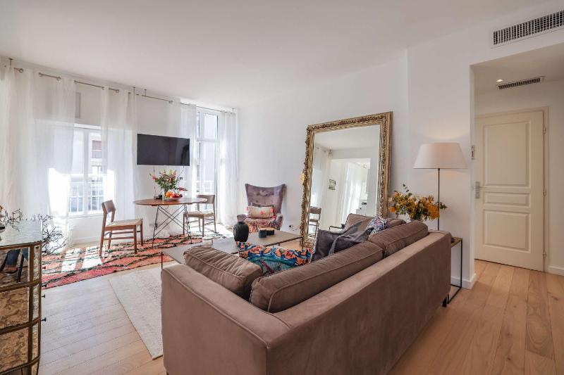 2 bedroom apartment in Cannes centre: Santiago - image 1