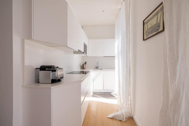 2 bedroom apartment in Cannes centre: Santiago - image 4
