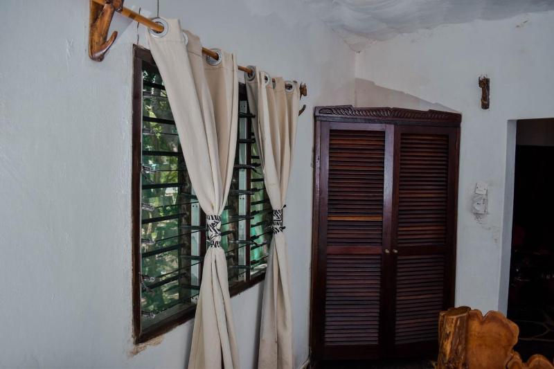 one bedroom cottage 10min walk to the beach - image 9