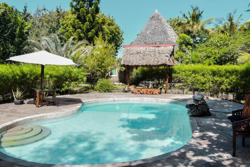 one bedroom cottage 10min walk to the beach - image 13