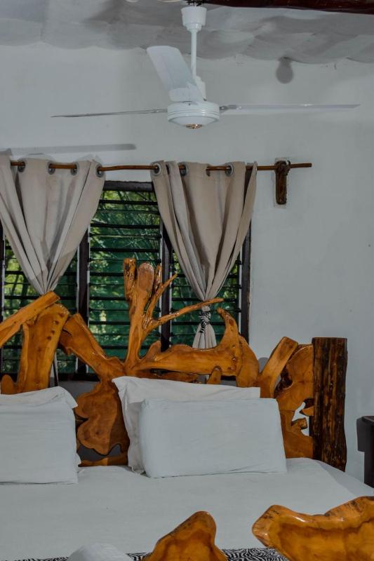 one bedroom cottage 10min walk to the beach - image 11