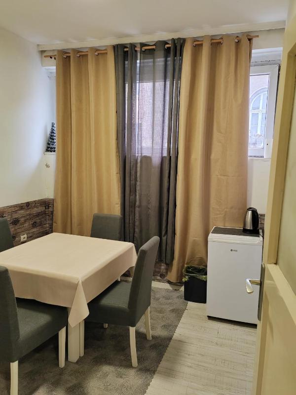 Belgrade Square Apartment - image 11