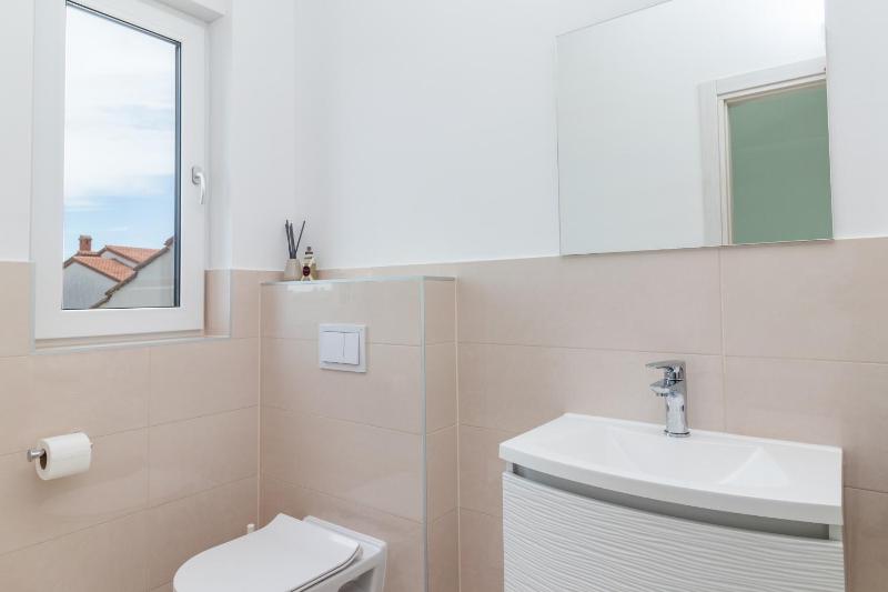 Villa Elena Deluxe in Fazana for 8 people with whirlpool & private pool only 400 m from the beach - image 12