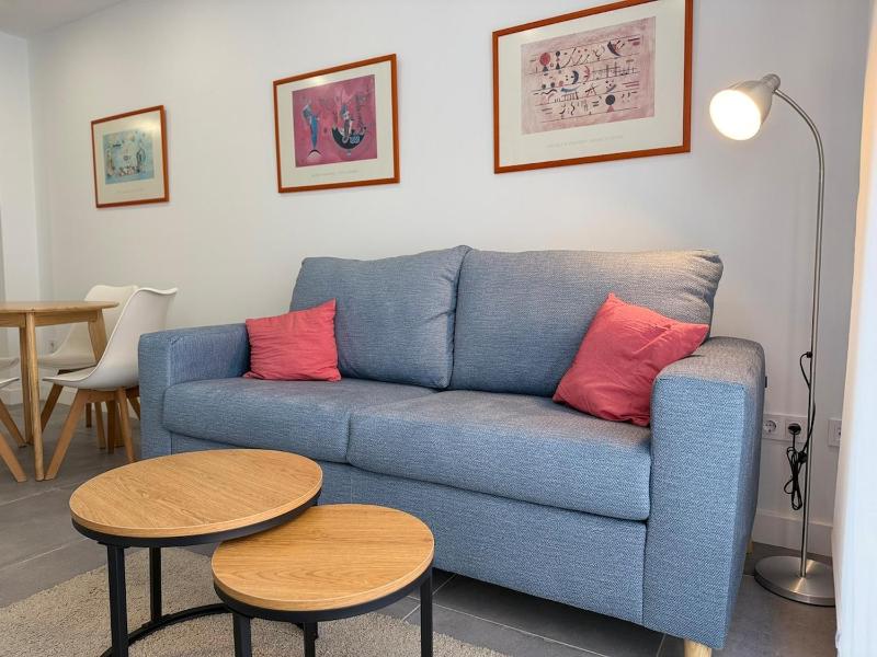 Bright and new apartment in beach area - image 14