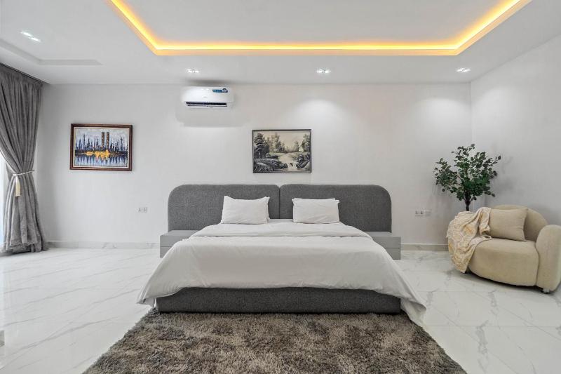 Mex 1 bedrooms Lekki phase1 - image 3