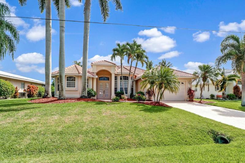 5BR/3BA Waterfront Oasis in Cape Coral | Heated Pool & Spa + Private Dock | Gulf Access - image 1