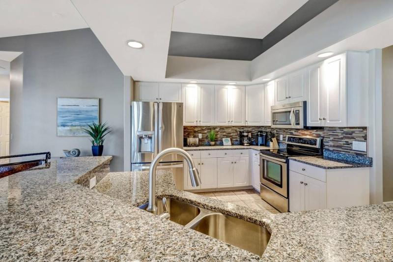 5BR/3BA Waterfront Oasis in Cape Coral | Heated Pool & Spa + Private Dock | Gulf Access - image 3