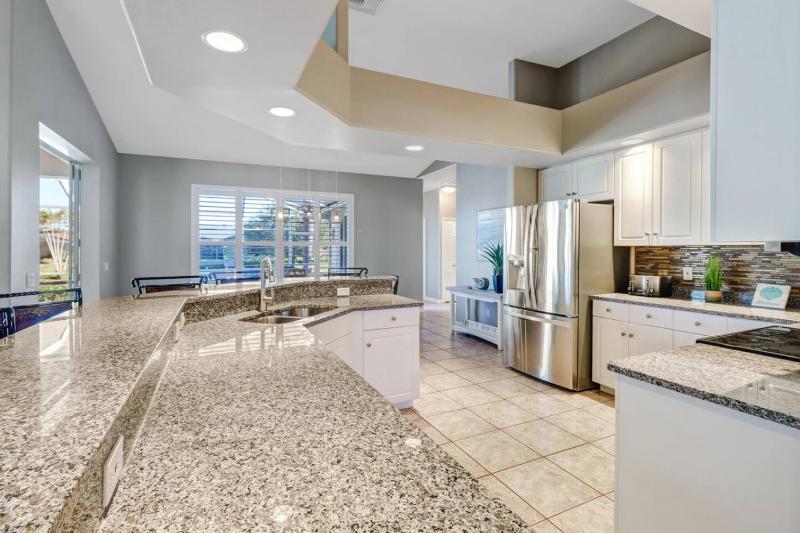 5BR/3BA Waterfront Oasis in Cape Coral | Heated Pool & Spa + Private Dock | Gulf Access - image 9