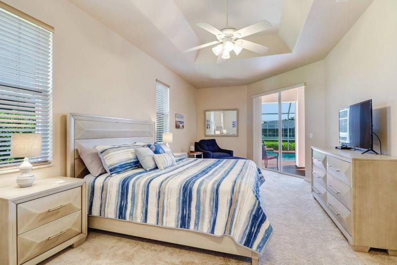 5BR/3BA Waterfront Oasis in Cape Coral | Heated Pool & Spa + Private Dock | Gulf Access - image 8