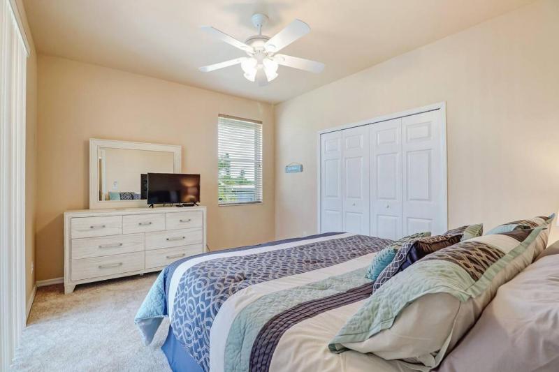 5BR/3BA Waterfront Oasis in Cape Coral | Heated Pool & Spa + Private Dock | Gulf Access - image 11