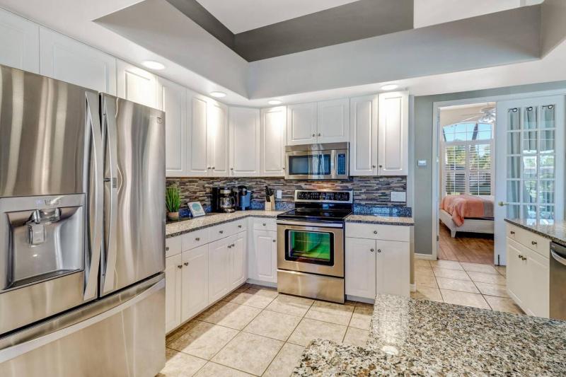 5BR/3BA Waterfront Oasis in Cape Coral | Heated Pool & Spa + Private Dock | Gulf Access - image 7