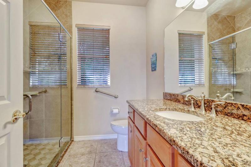 5BR/3BA Waterfront Oasis in Cape Coral | Heated Pool & Spa + Private Dock | Gulf Access - image 15