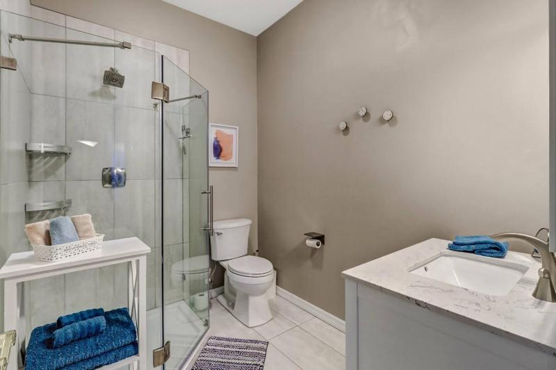5BR/3BA Waterfront Oasis in Cape Coral | Heated Pool & Spa + Private Dock | Gulf Access - image 10