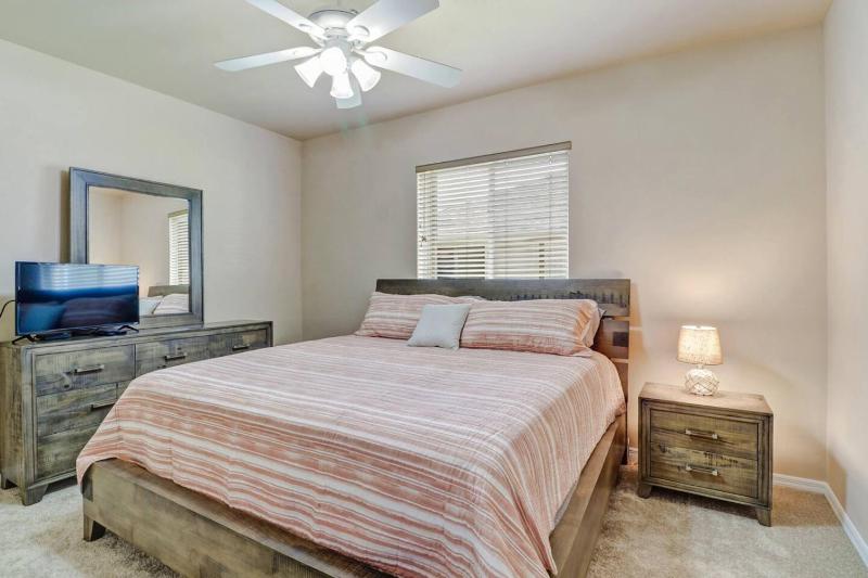 5BR/3BA Waterfront Oasis in Cape Coral | Heated Pool & Spa + Private Dock | Gulf Access - image 22