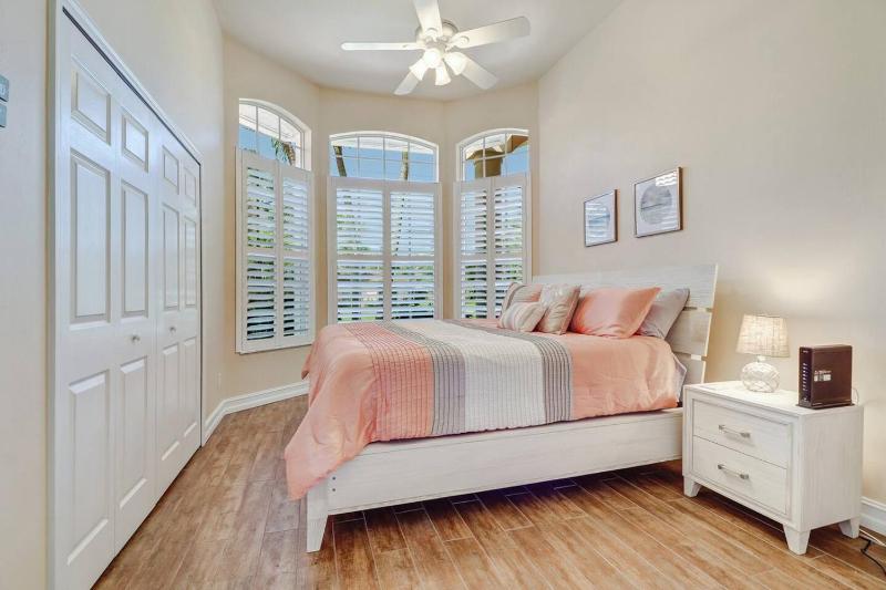 5BR/3BA Waterfront Oasis in Cape Coral | Heated Pool & Spa + Private Dock | Gulf Access - image 19