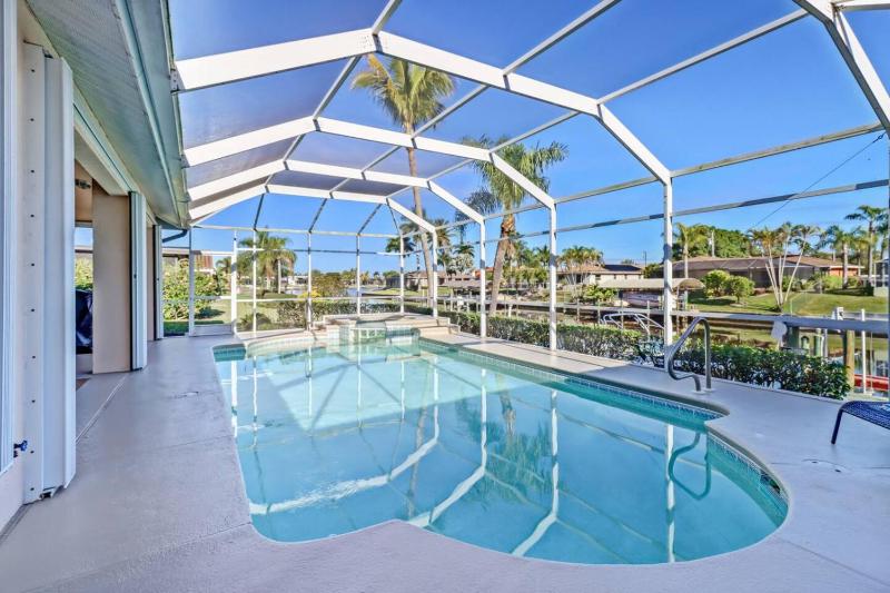 5BR/3BA Waterfront Oasis in Cape Coral | Heated Pool & Spa + Private Dock | Gulf Access - image 23