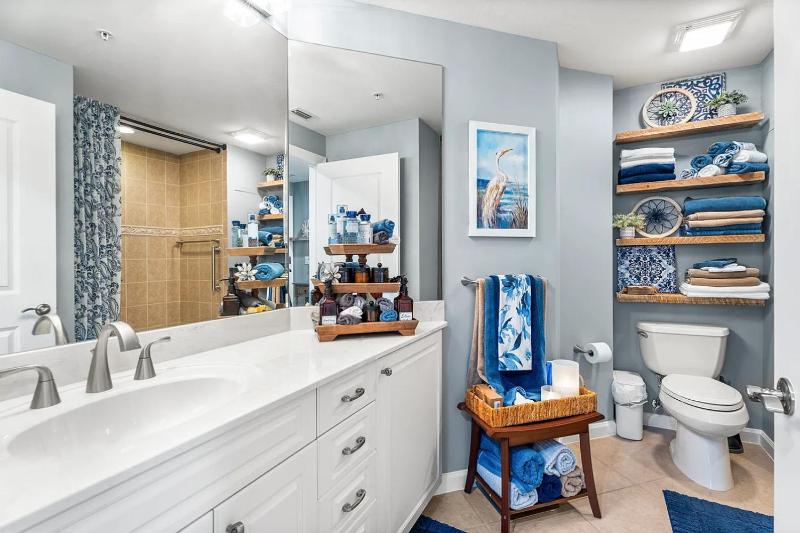 Luxury 2 Bed 2 Bath Waterfront Condo at Cape Harbour - image 16