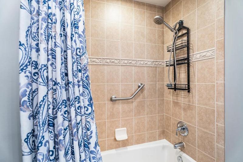 Luxury 2 Bed 2 Bath Waterfront Condo at Cape Harbour - image 15