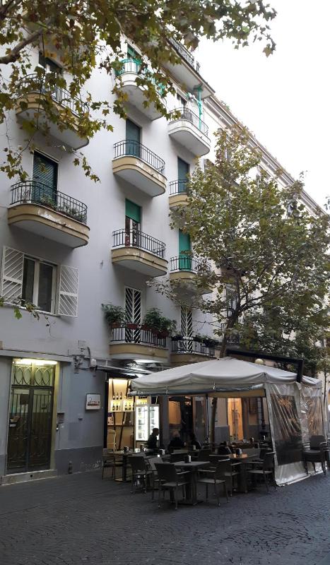 Double Room with Balcony and Private Bathroom image 3