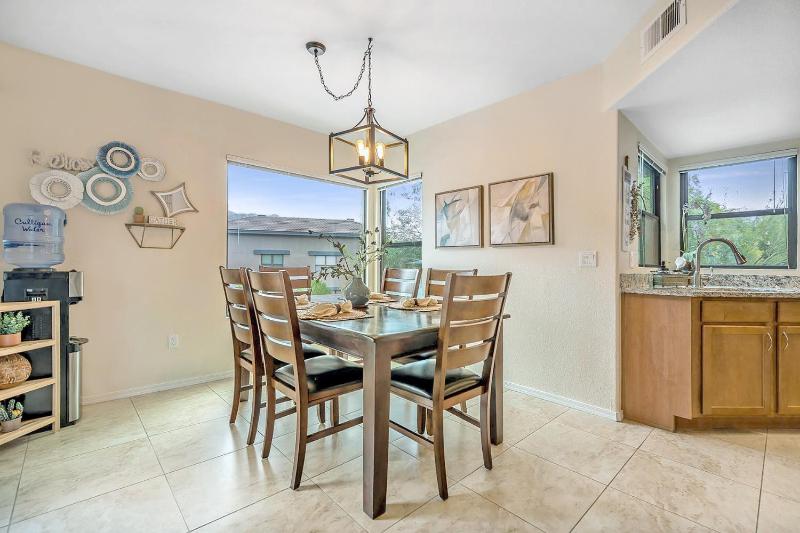 Spacious Tucson Retreat 3 King Beds PoolsSpas Mountain Views HikingGolf - image 12