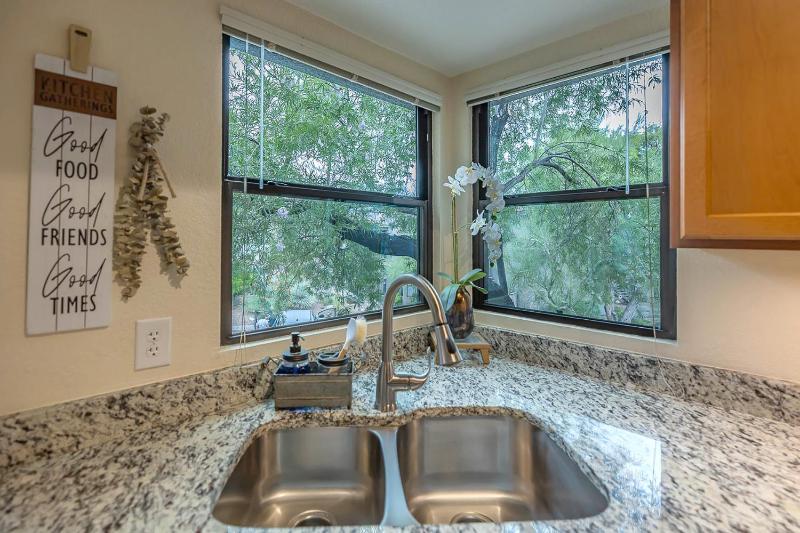 Spacious Tucson Retreat 3 King Beds PoolsSpas Mountain Views HikingGolf - image 26