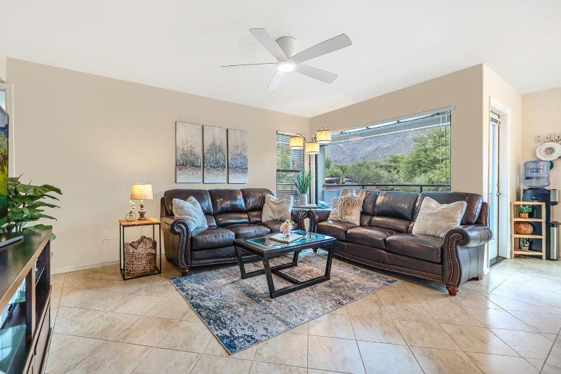 Spacious Tucson Retreat 3 King Beds PoolsSpas Mountain Views HikingGolf - image 14