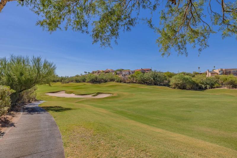 Spacious Tucson Retreat 3 King Beds PoolsSpas Mountain Views HikingGolf - image 40