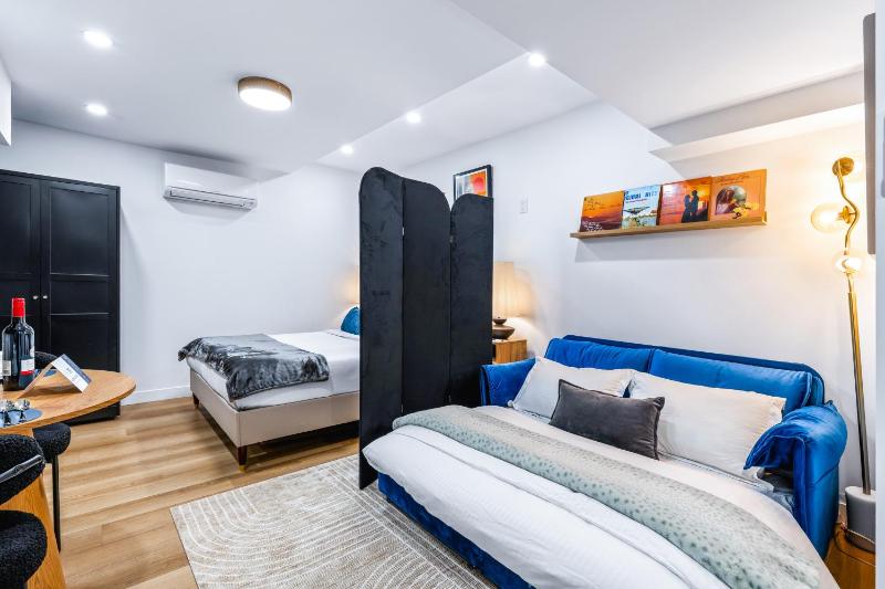 The McCaul by Casa Hotels Cozy Kensington Basement - image 9