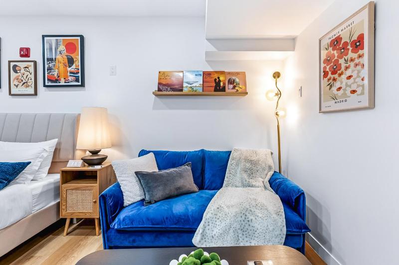 The McCaul by Casa Hotels Cozy Kensington Basement - image 6