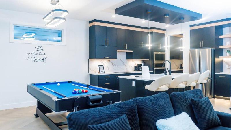 Serene Dwelling home-4 BedroomPool table near YEG- with AC - image 1