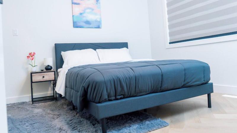 Serene Dwelling home-4 BedroomPool table near YEG- with AC - image 13