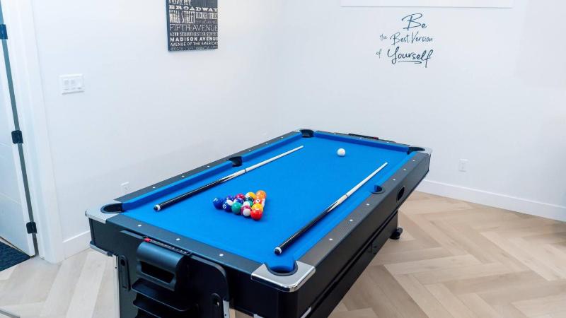 Serene Dwelling home-4 BedroomPool table near YEG- with AC - image 37