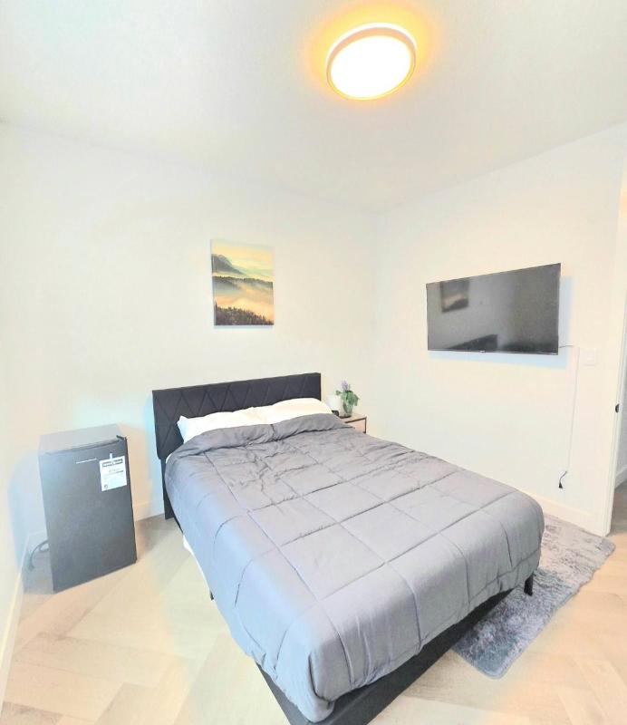 Serene Dwelling home-4 BedroomPool table near YEG- with AC - image 5