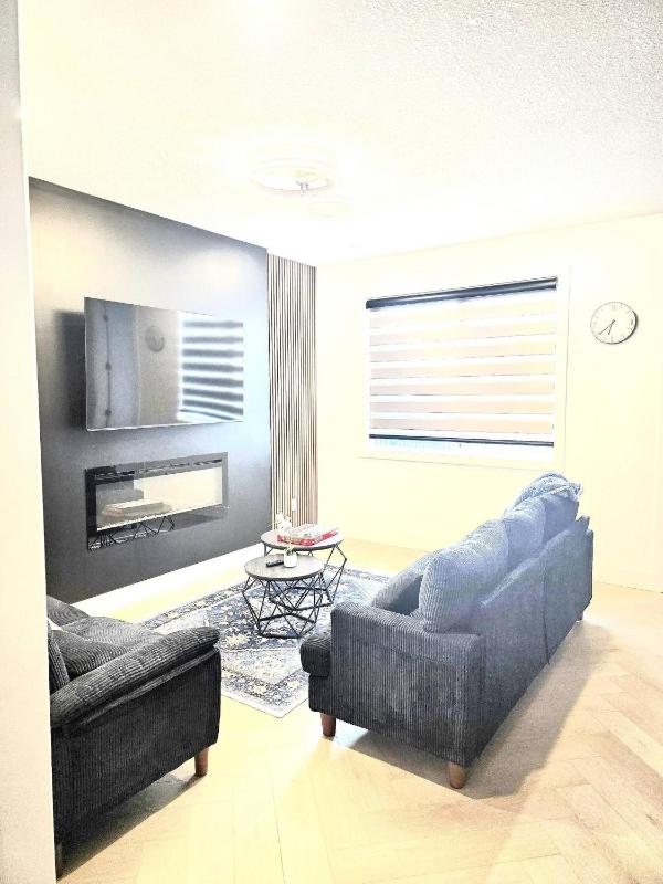 Serene Dwelling home-4 BedroomPool table near YEG- with AC - image 36