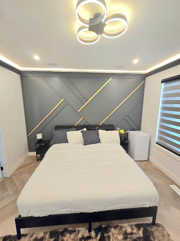 Serene Dwelling home-4 BedroomPool table near YEG- with AC - image 2