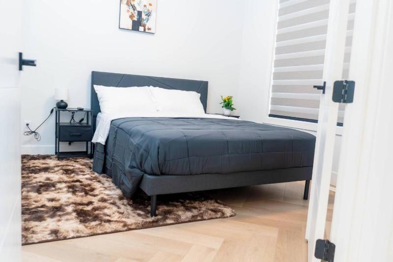 Serene 3 Bedroom Home near YEG with Pool table - image 16