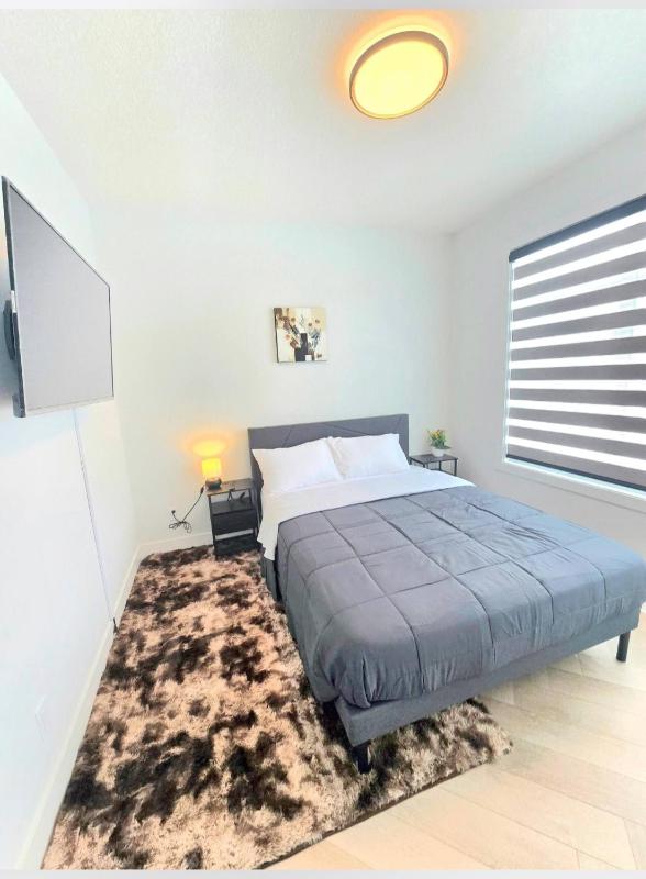 Serene 3 Bedroom Home near YEG with Pool table - image 11