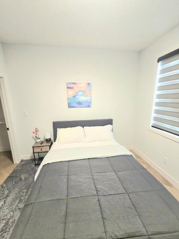 Serene 3 Bedroom Home near YEG with Pool table - image 2